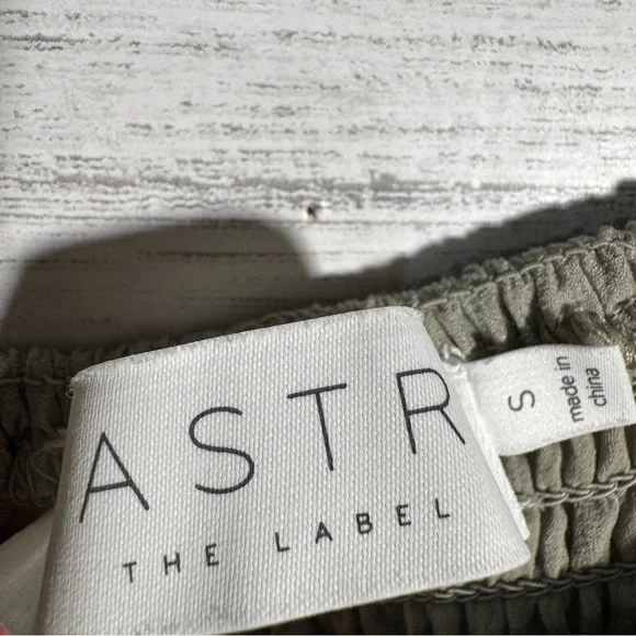 ASTR THE LABEL Square Neck Puff Sleeve Top Smocked Women Small Sage Green - Picture 4 of 4